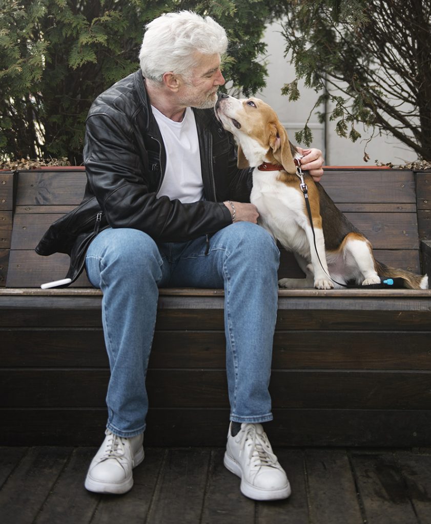Adulto mayor y su perro