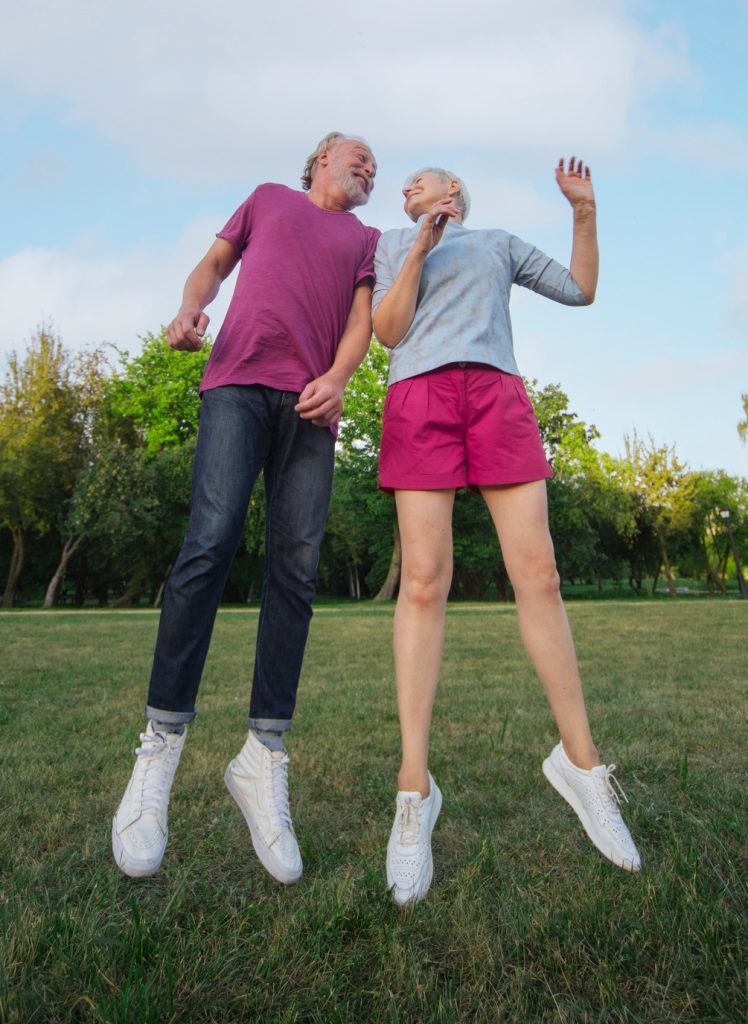 Ejercitar masa muscular para prevenir riesgo de caídas.